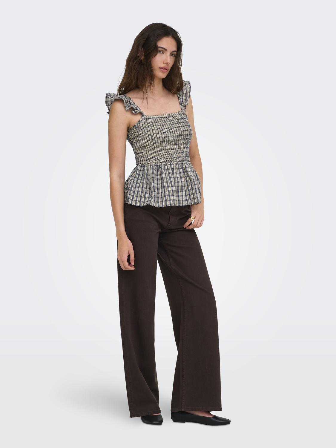 model_shot-front_full